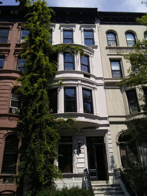 A Mix of Double-Hung and Bay Windows by HS Windows